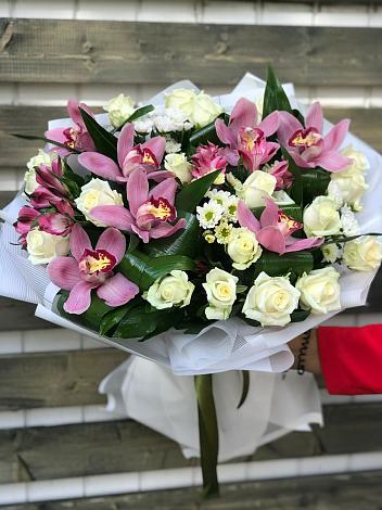 Букет цветов из: Розы и Хризантемы в Трубачеевке