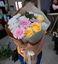 Букет цветов из:  Герберы, Розы и Хризантемы в Трубачеевке